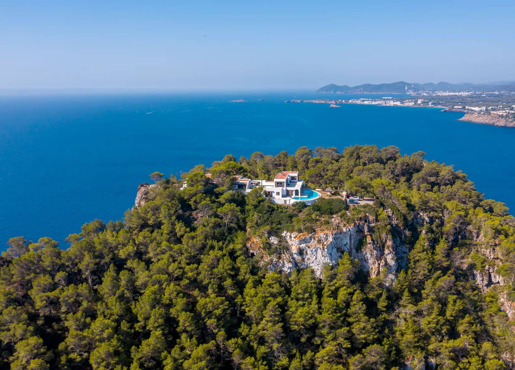 Sothebys Int Realty Spain homepage page showing a single luxury residence with a pool in spain aimed at the UHNW global buyer