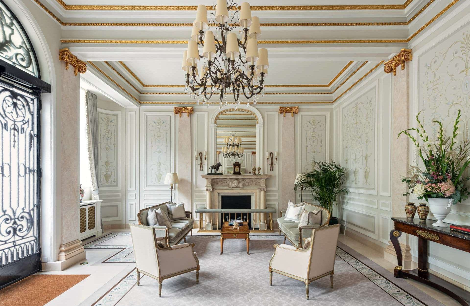 Multimedia column image