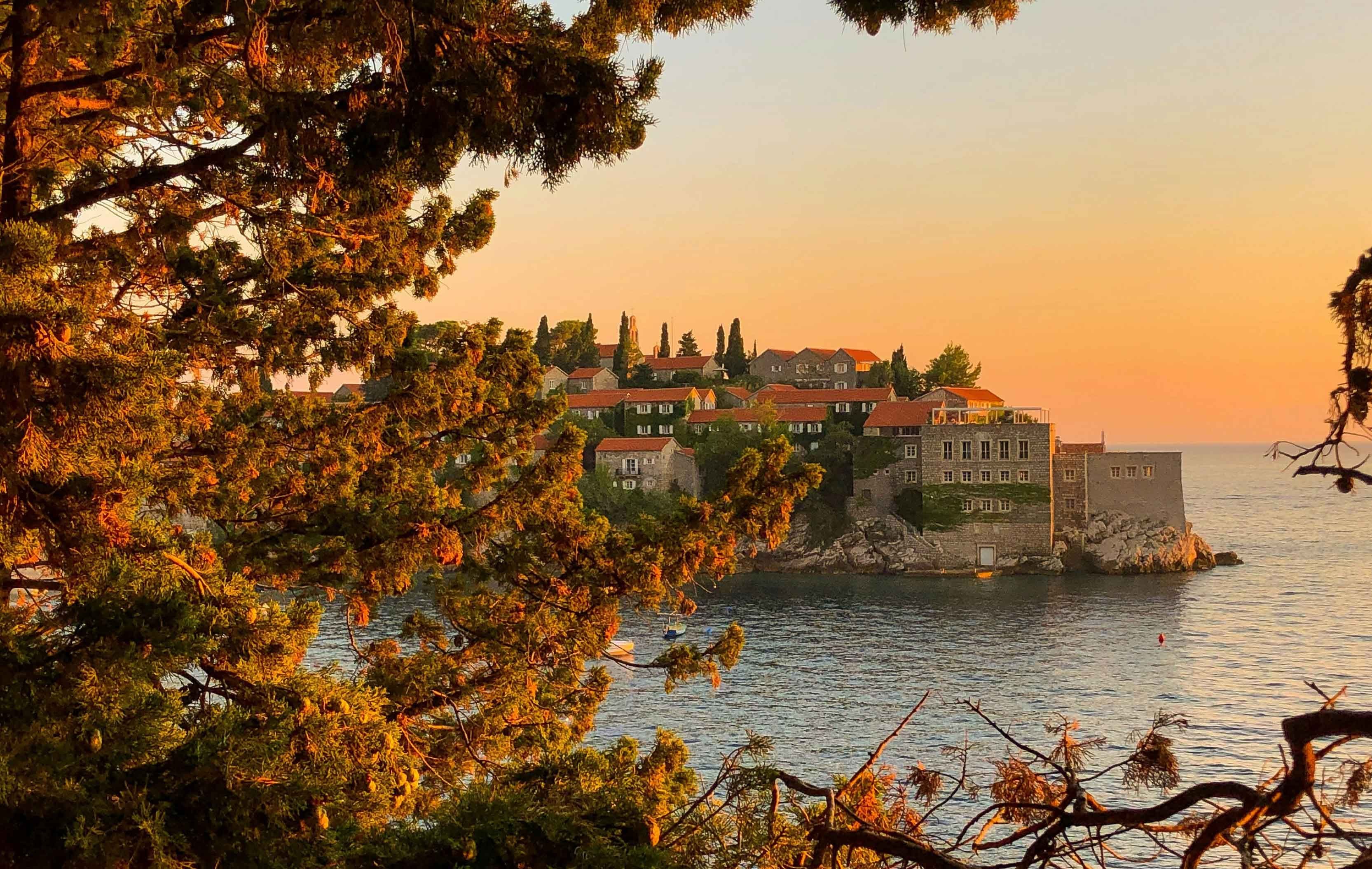 Luxury Brand Agency, Felix&Friends, Brand Agency, Digital Agency, Martin Kemp Design, Design agency, Digital Design, Brand Strategy, Felix and Friends, Brand Identity, Bespoke Digital, Crafting brands, Branded residences